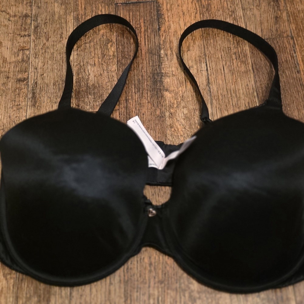 Victoria's Secret Black Molded T-Shirt Bra